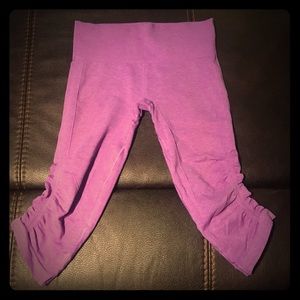 Lululemon crops size 4